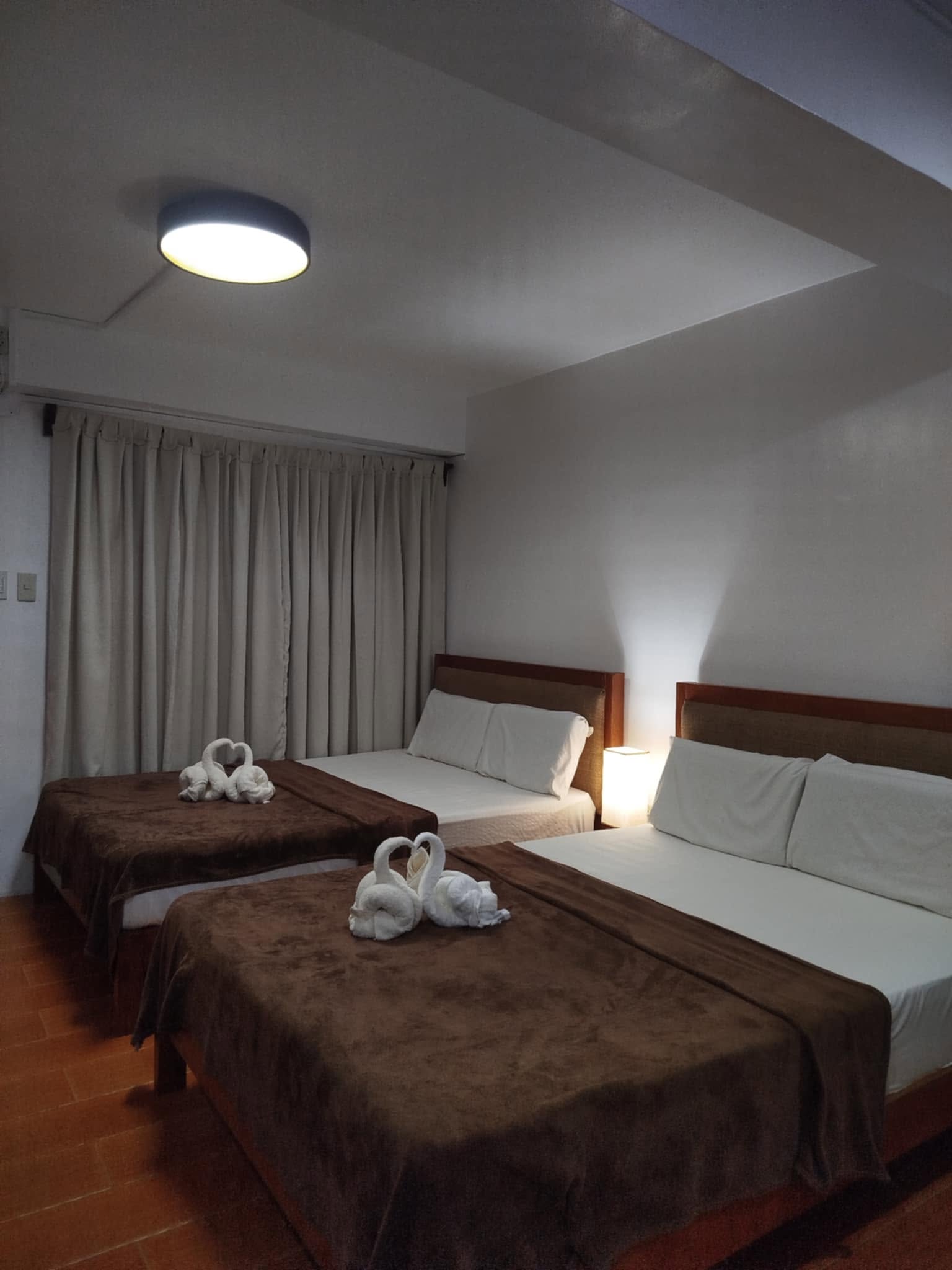 Natural textures in a Double Room ( 2 Double Beds)